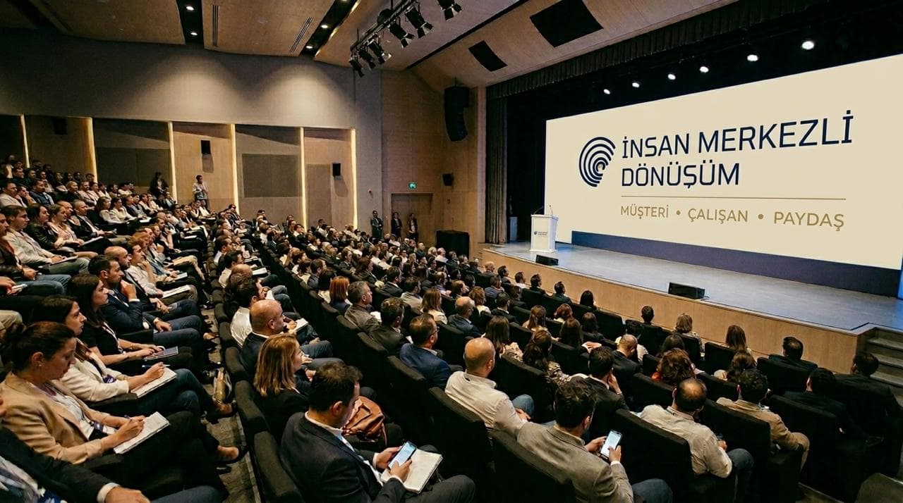 İnsan Merkezli Dönüşüm Buluşması'ndan bir an — zirve atmosferi